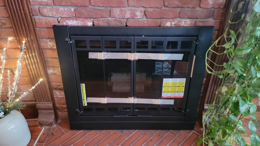 Uniflame Medium Glass Fireplace Doors with Screen