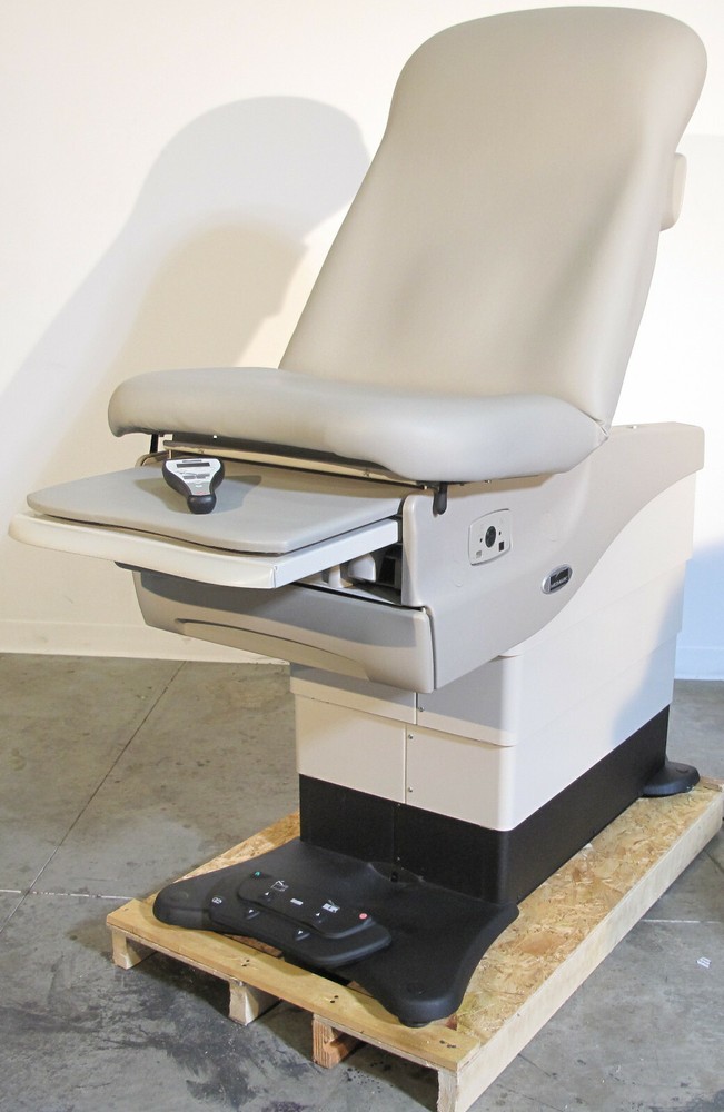 Midmark 625-004 Barrier Free Exam Table, Wireless Footswitch & Hand Control 2014
