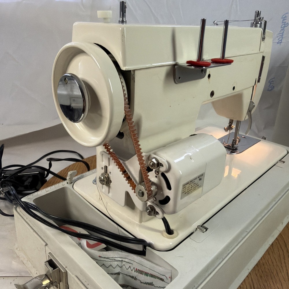 Vintage Dressmaker 7000 Sewing Machine