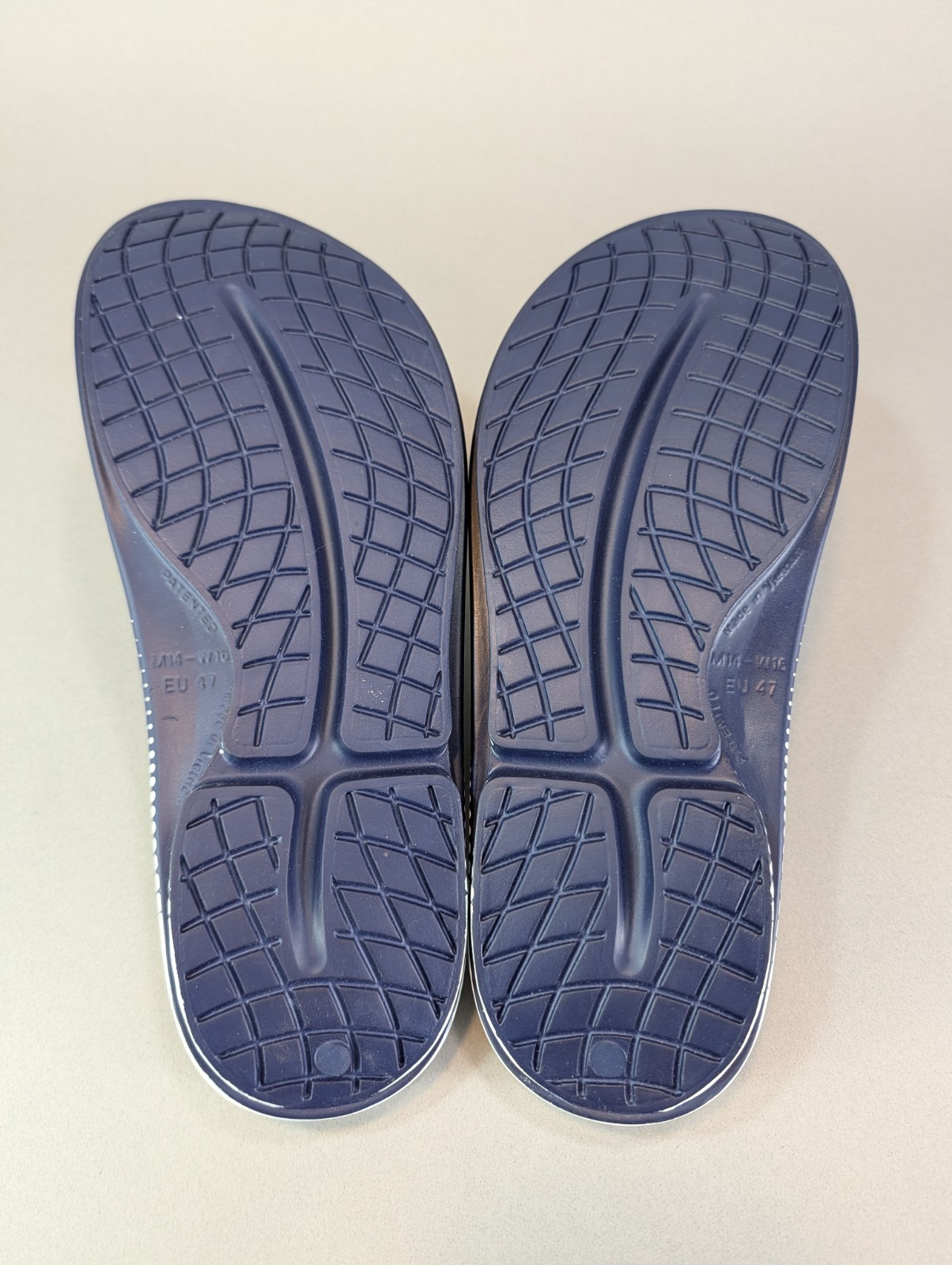OOFOS Mens Size 14 OOAHH Sport Recovery Slide Sandals Matrix Navy Blue
