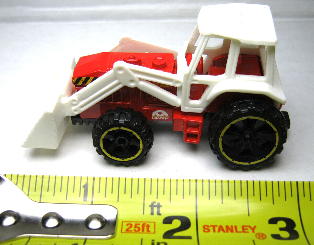 HOT WHEELS LOADER TRACTOR STUNT CIRCUIT RED & WHITE DIECAST - DATE ERROR PRODUCT