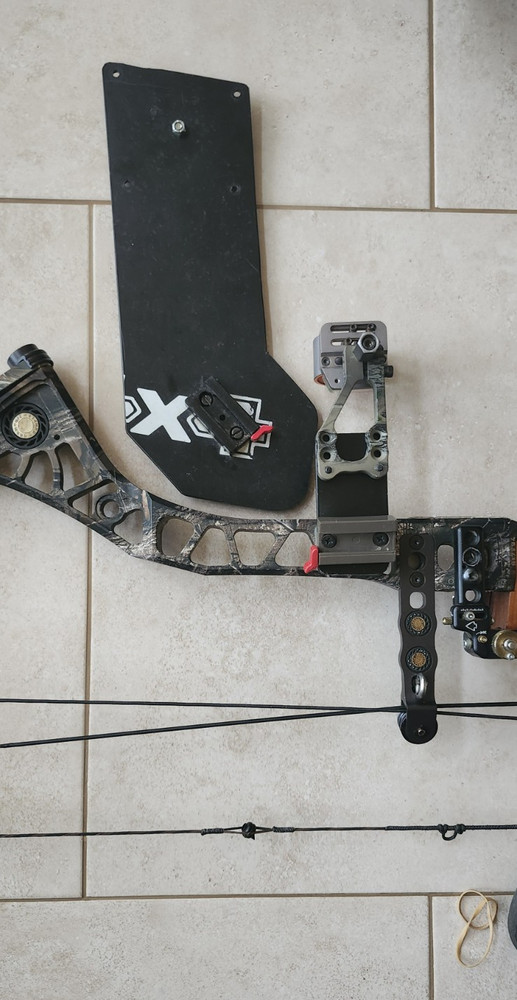 Mathews Drenalin Compound Bow 28"/60# Solocam, Hard Case, Accessories