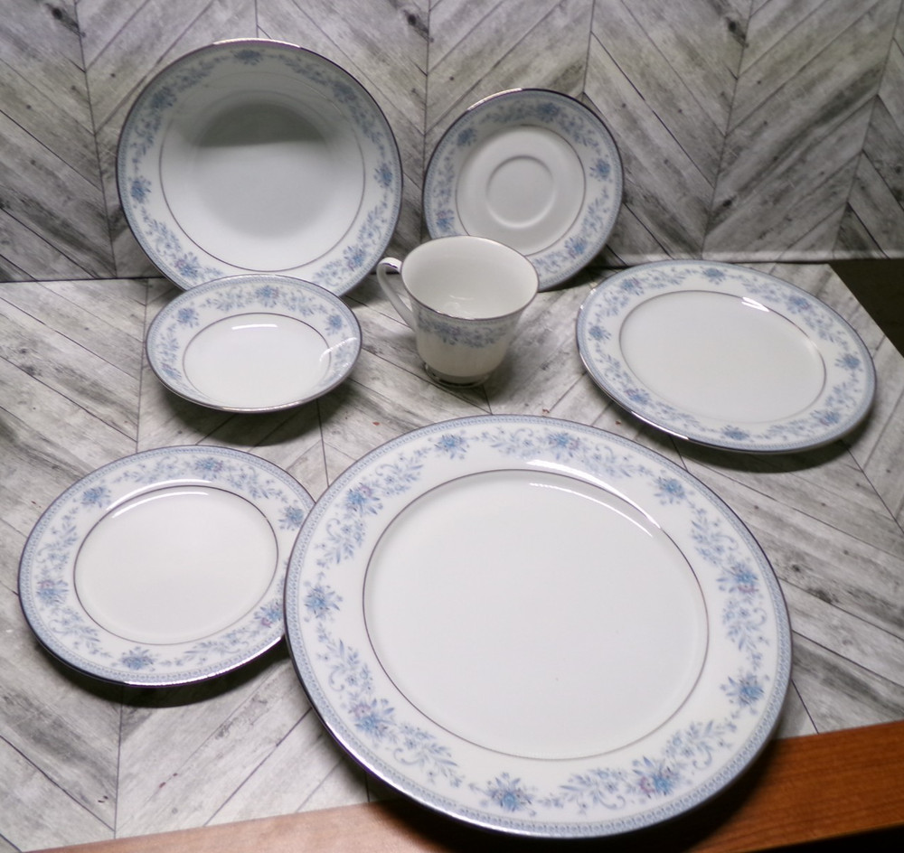 7 Piece Noritake Blue Hill 2482 Table Setting
