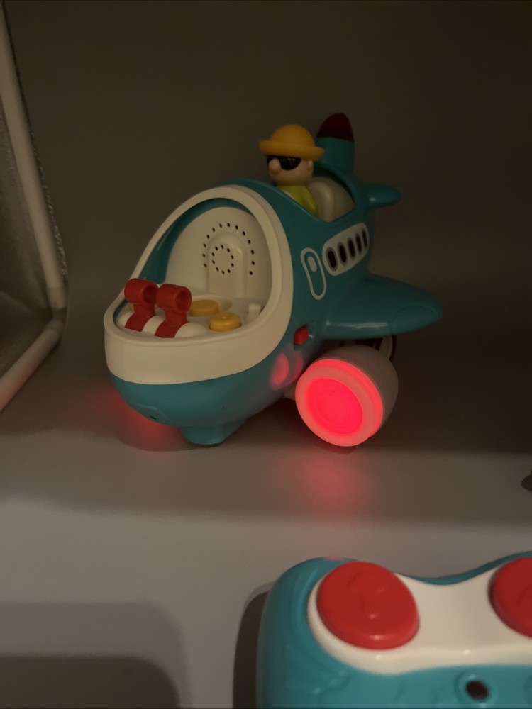 I Play I Learn Airplane Working Sounds And Rolls,Remote Does Not Control Plane