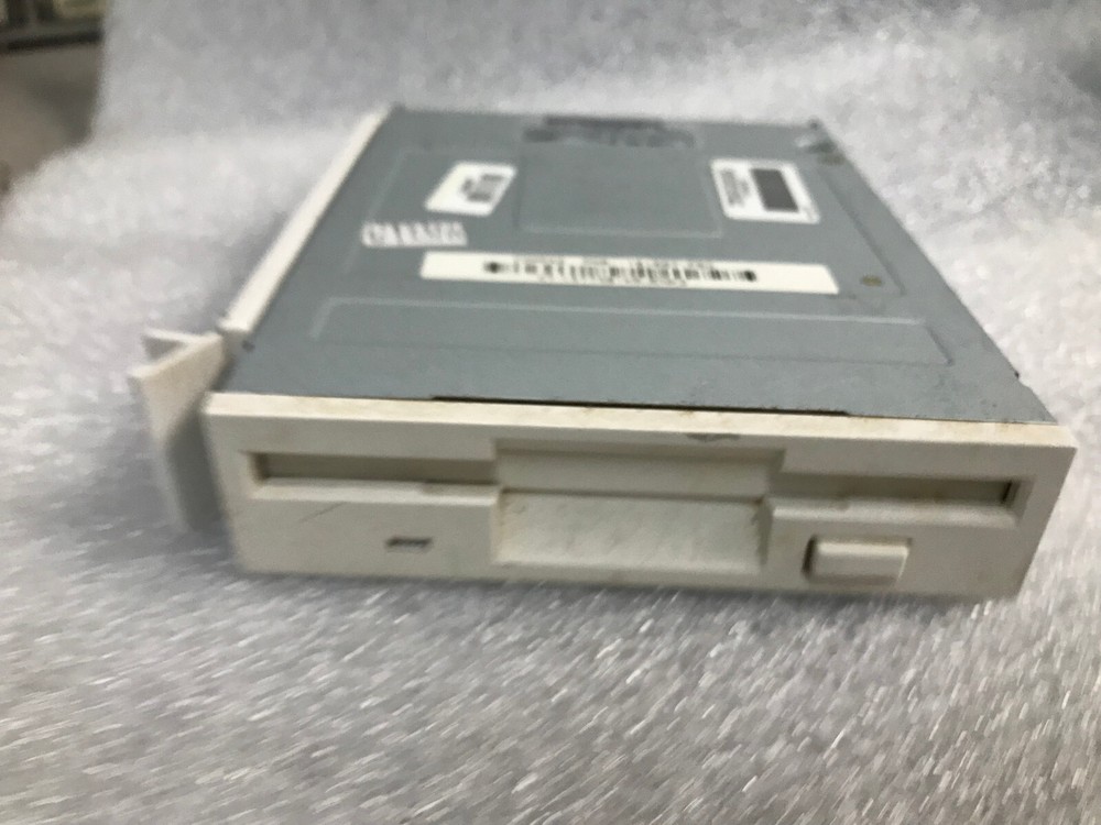 Samsung SFD-321B Compaq 161697-FB0 3.5" Internal Floppy Disk Drive