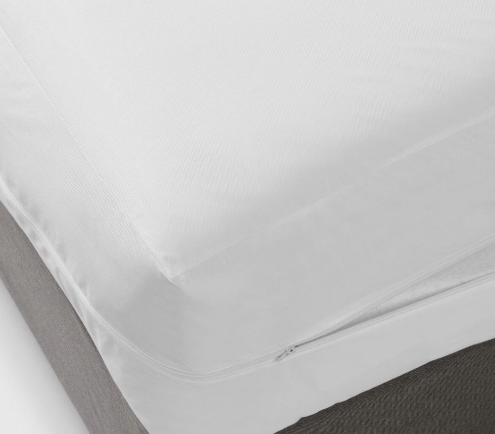 Room Essentials Full Waterproof Zippered Mattress Protector A4