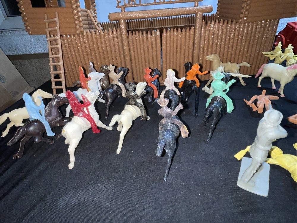 Vintage 1950-60 Marx Fort Apache Western Playset Set