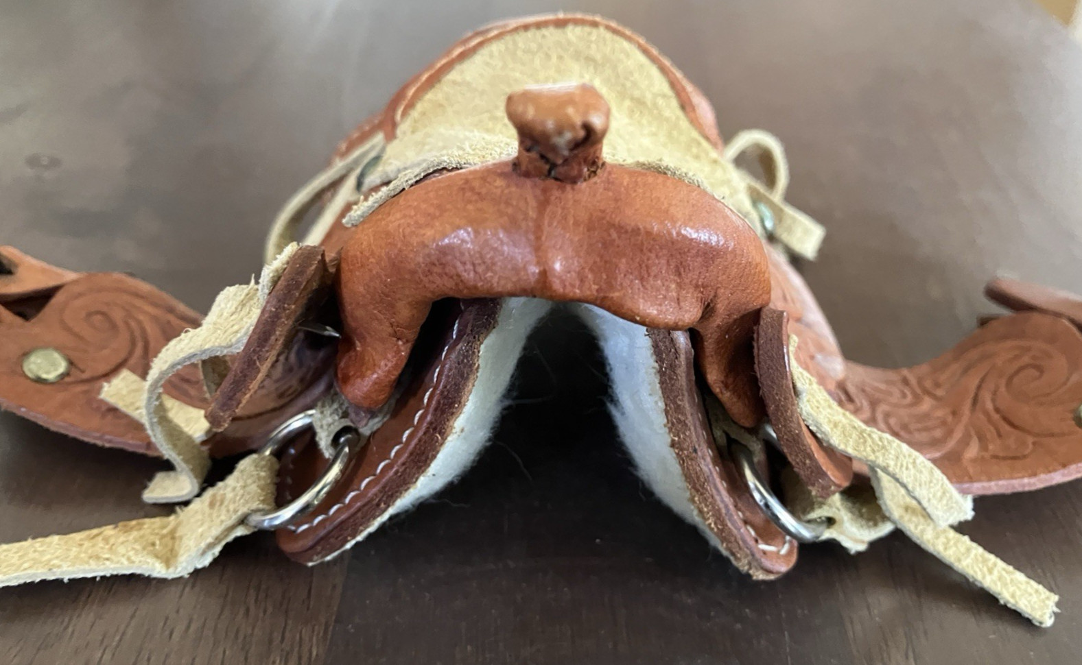 Vintage MINIATURE Western HORSE SADDLE Tooled Leather Salesman Sample or Toy