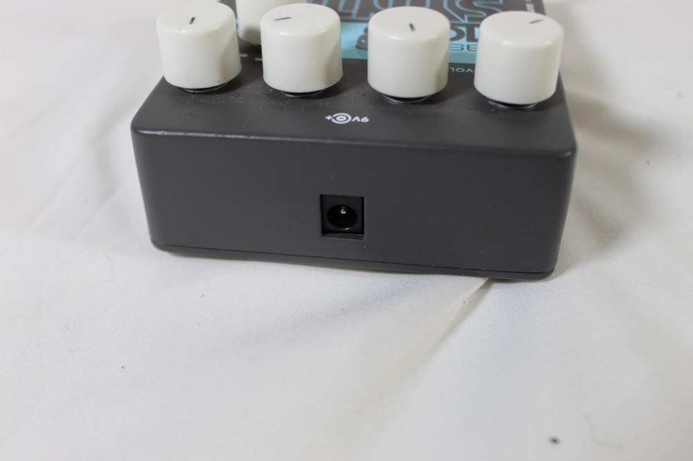 Electro-Harmonix Bass Mono Synth Compact Effects Pedal