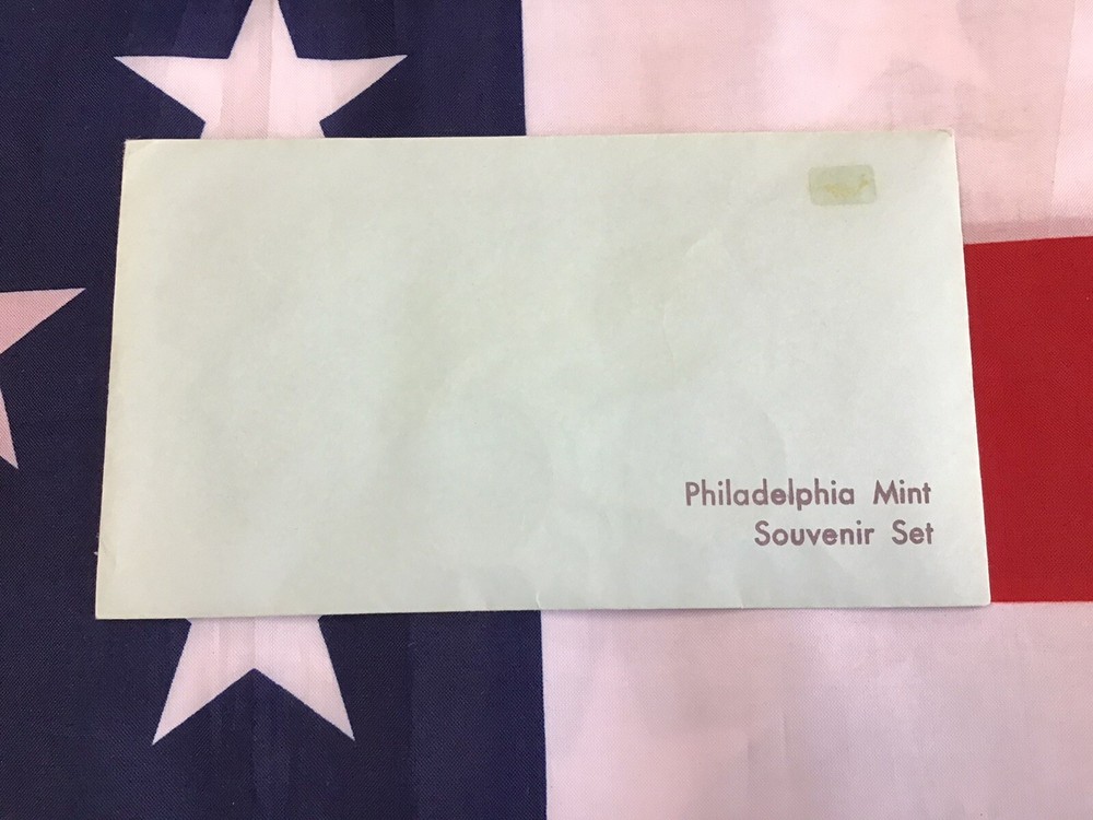 1989-P Official US Mint Souvenir Set with Envelope.