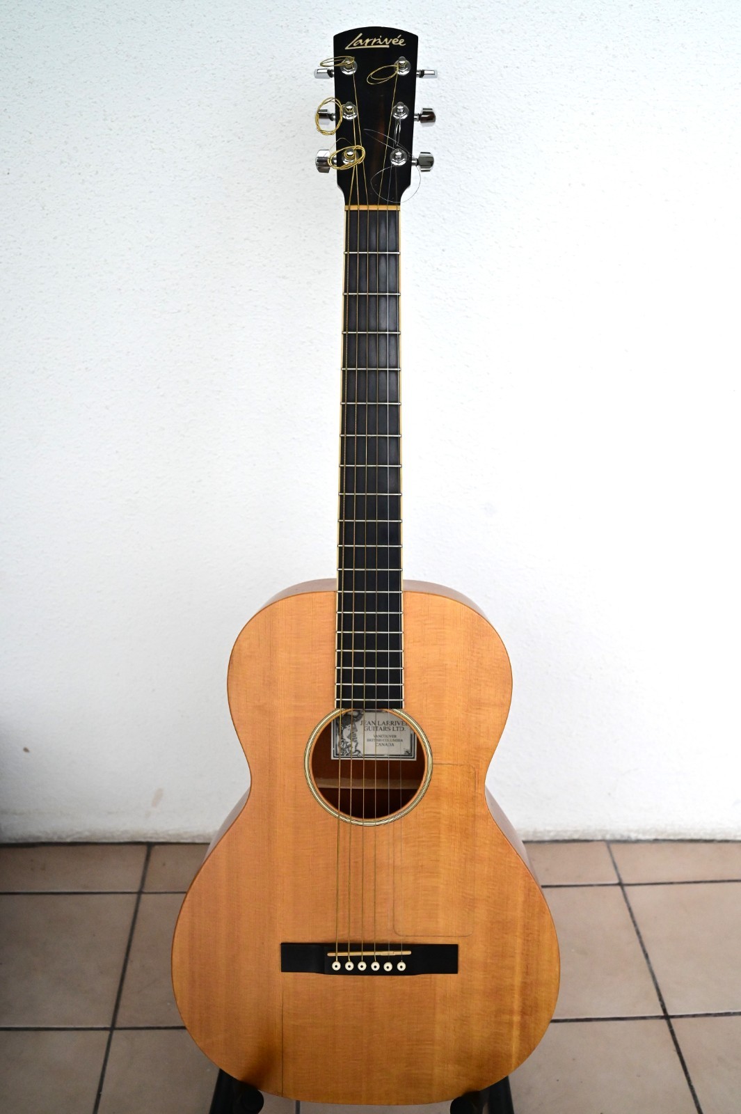 2001 Larrivee O-01 Parlor  Guitar Serial #52848 Dated 2001/includes soft case