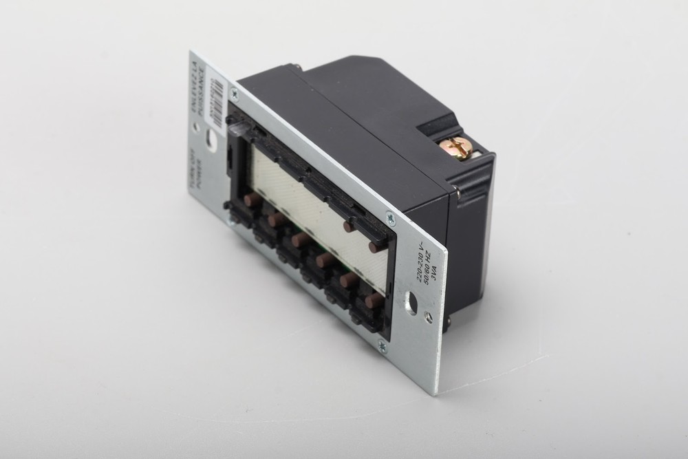 Crestron INET-CBDEX-230-E W/O FRONT BEZEL DIN Rail High Voltage Dimmer 6505369