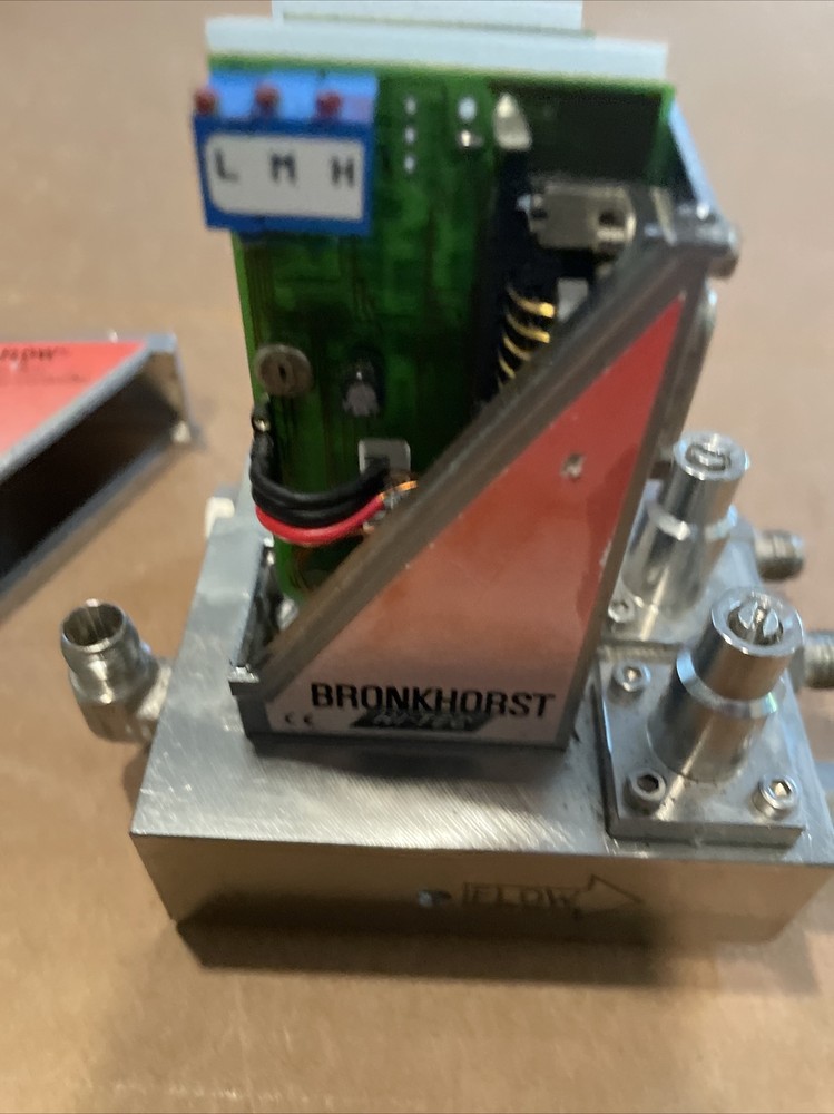BRONKHORST MASS FLOW METER/CONTROLLER N2 50LN/MIN A15
