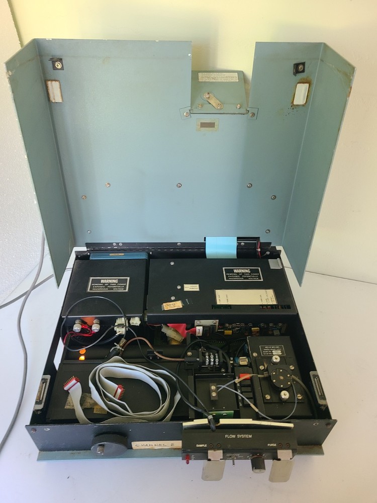 Vintage Spectrophotometer 7400, WACO, TEXAS, 200W, Powers Up, Untested
