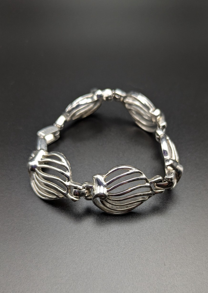 Silver-Toned Bracelet and Necklace Set Featuring Abstract Leaf Patterns