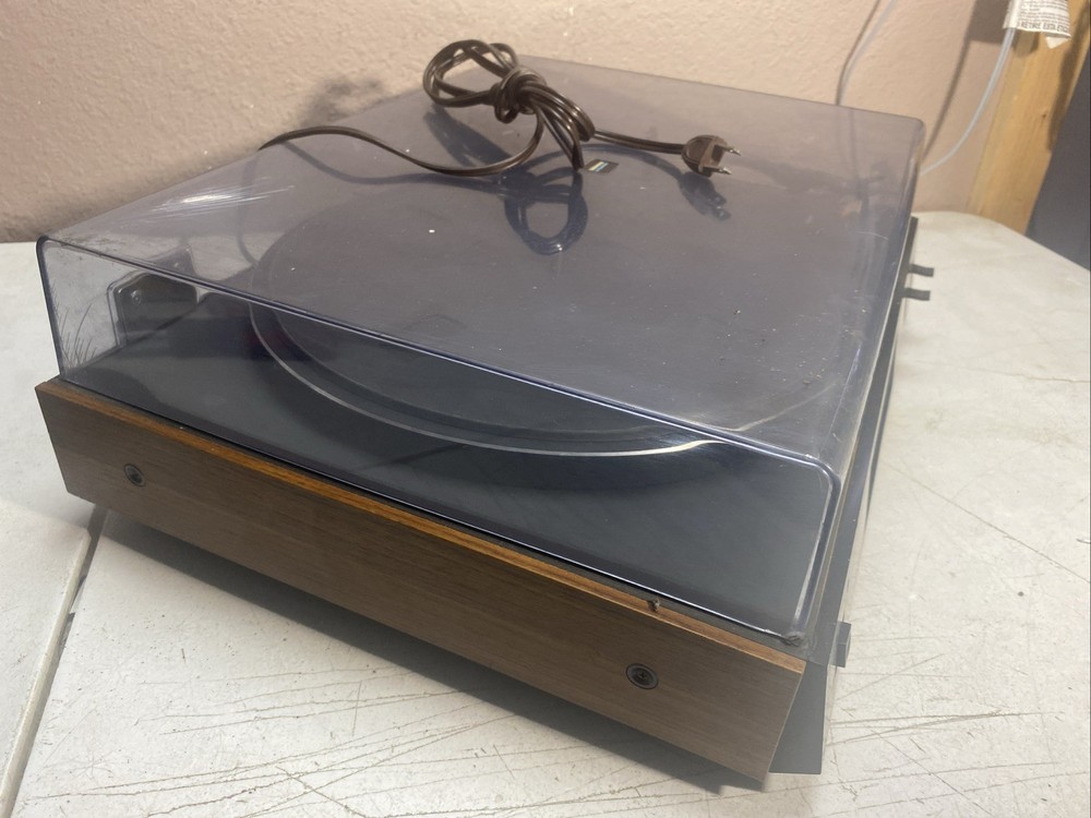 QUADRAFLEX REFERENCE 610T TURNTABLE / RECORD PLAYER (partly Working/read)