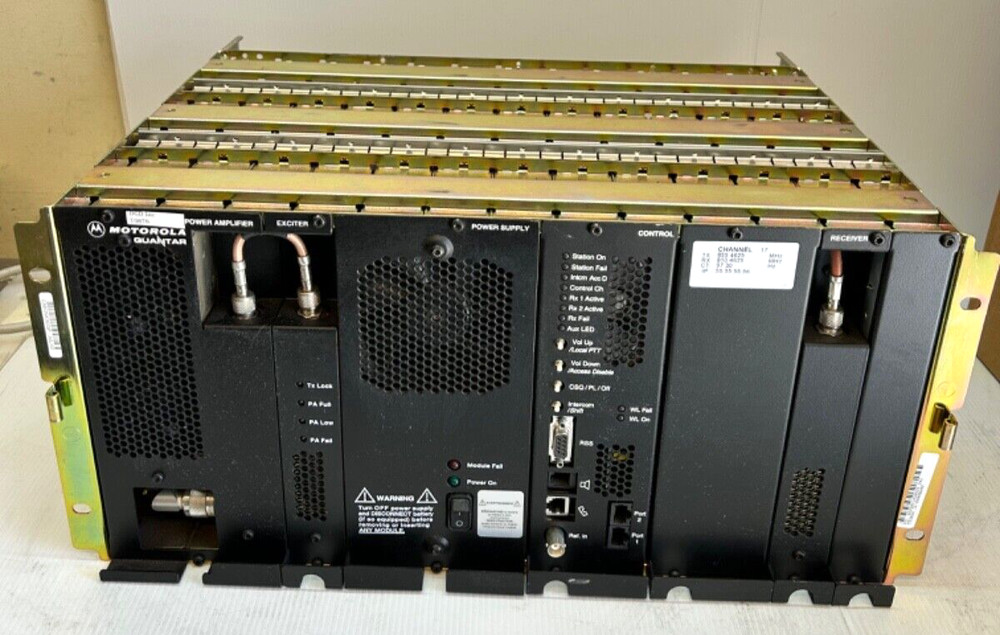 Motorola Quantar T5365A UHF Base Station Repeater T0876x