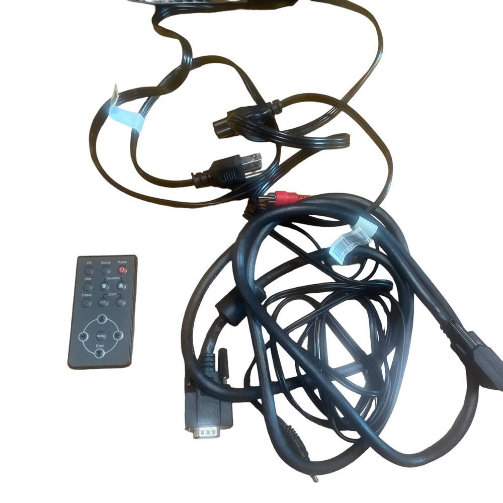 ViewSonic PJ225D Model VS10094-1W Cords, Remote, Carry Case and Tested