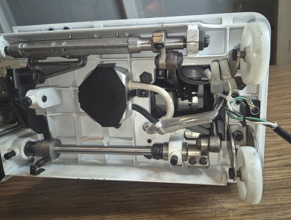 NC N-C CARPET BINDER SEWING MACHINE - MODEL PBS-2A - WORKING