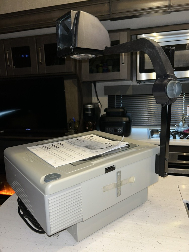 3M 1700 Overhead Transparency Projector Model 1700. USED - WORKING