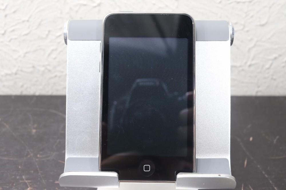 Apple iPod 2nd Generation Touch 8 GB A1288 Tested Working Mint