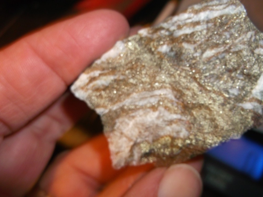 gold silver copper ore, 107 grams samples ,ore high grade .this is not