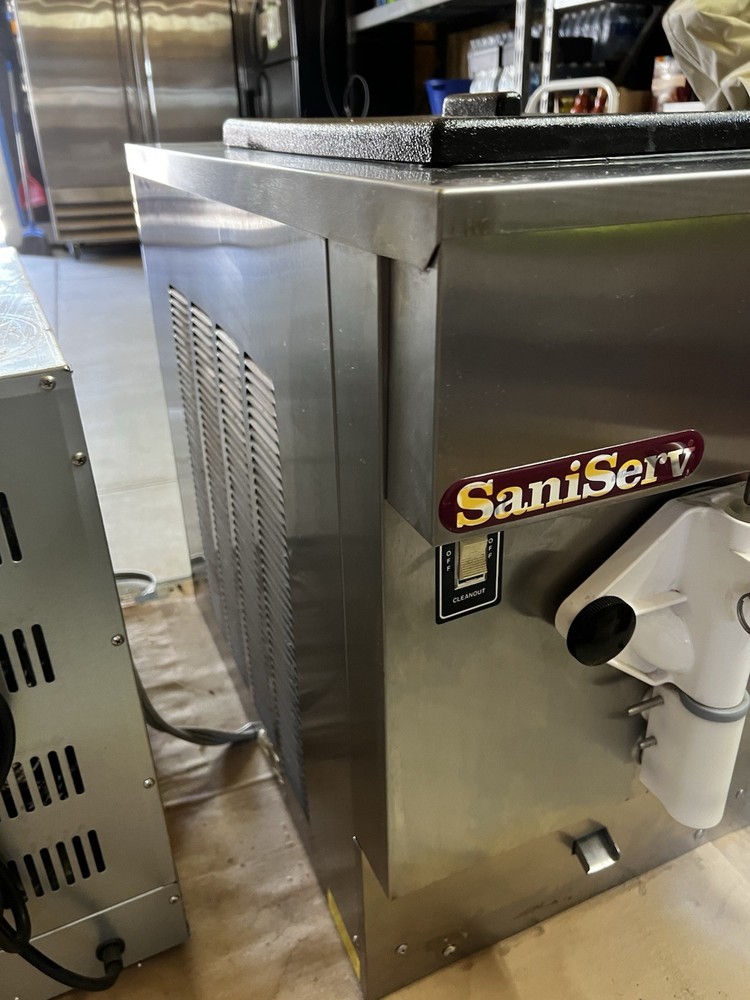 Saniserv Shake machine