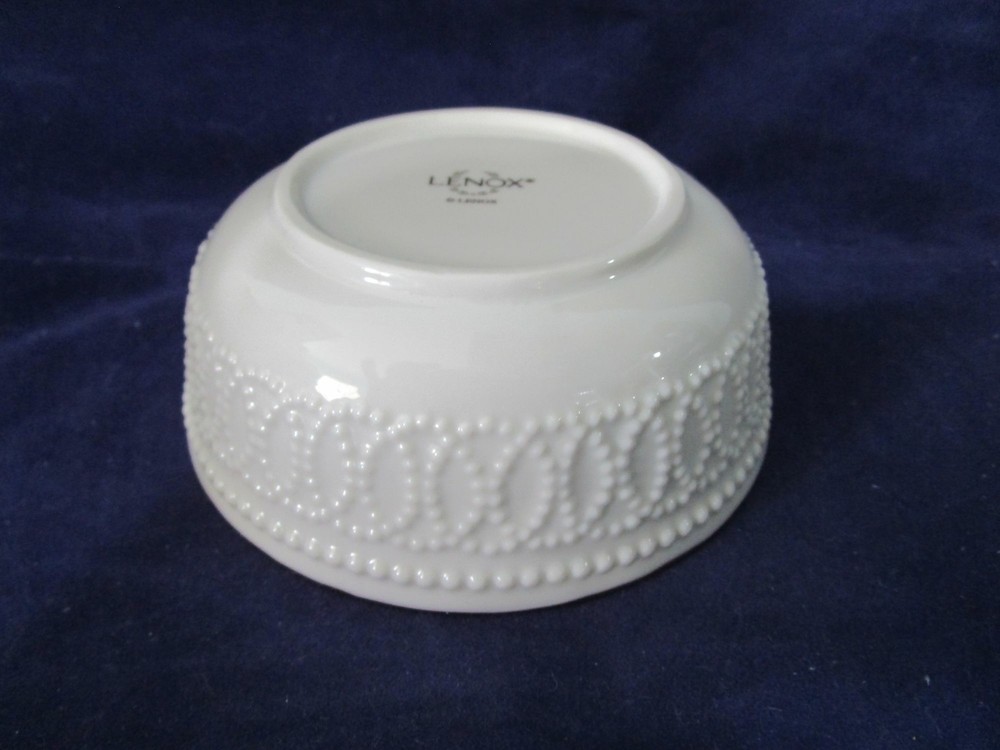 Lenox Embossed Dot Interlocking Circles Gold Trim Cream Nut Candy Small Bowl EUC