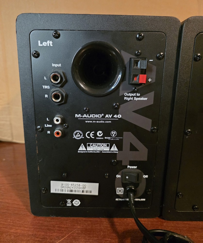 M-AUDIO AV 40 TESTED & WORKING