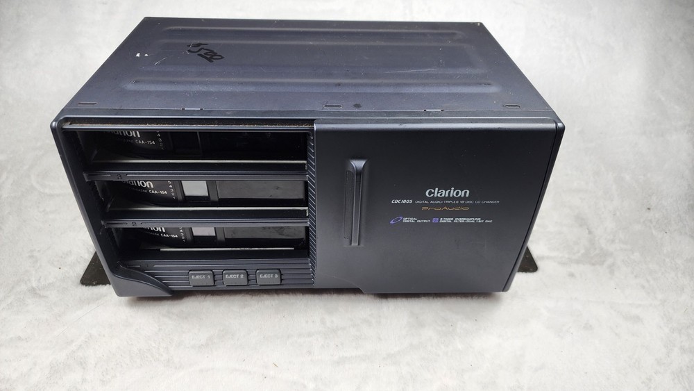 Clarion CDC1805 Digital Audio/18 Disc Cd Changer. Pro Audio UNTESTED
