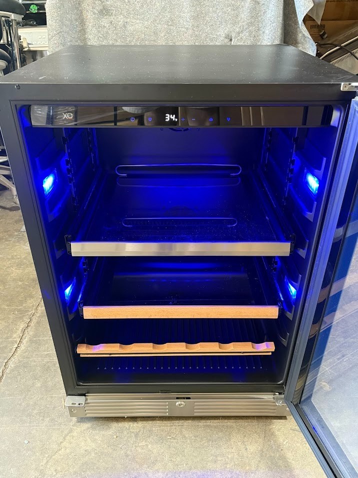 XO XOU24BCGSR 24" Beverage Center w/ Glass Shelves (Bad compressor, Sold AS IS)