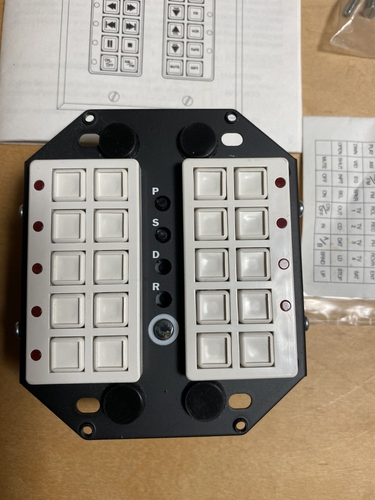XANTECH SMART PAD MODEL 730-00 WHITE WALL MOUNTED PROGRAMMABLE IR CONTROLLER