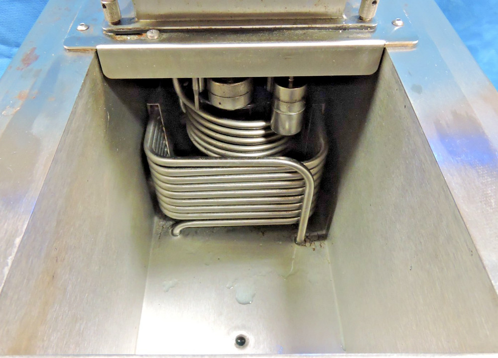 Thermo Haake A25 Chiller Recirculating Bath / AC200 Controller with Hoses / 230V
