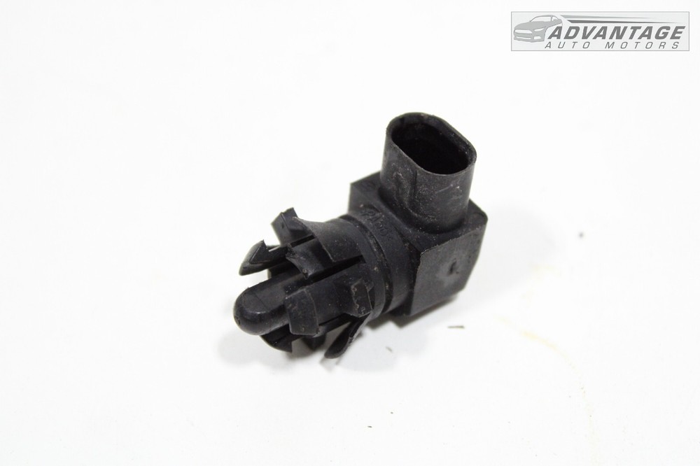 2017-2022 CADILLAC XT5 FRONT OUTER AMBIENT AIR TEMP TEMPERATURE SENSOR OEM