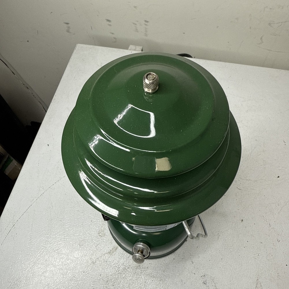 COLEMAN LANTERN MODEL 220K Double Mantle Dated 12/80 Globe *GOOD CONDITION*
