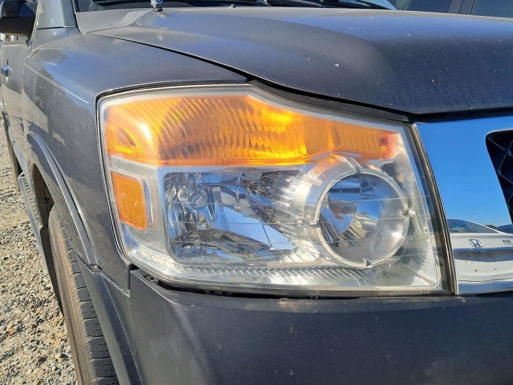 ARMADA 2010 Glove Box 4863353