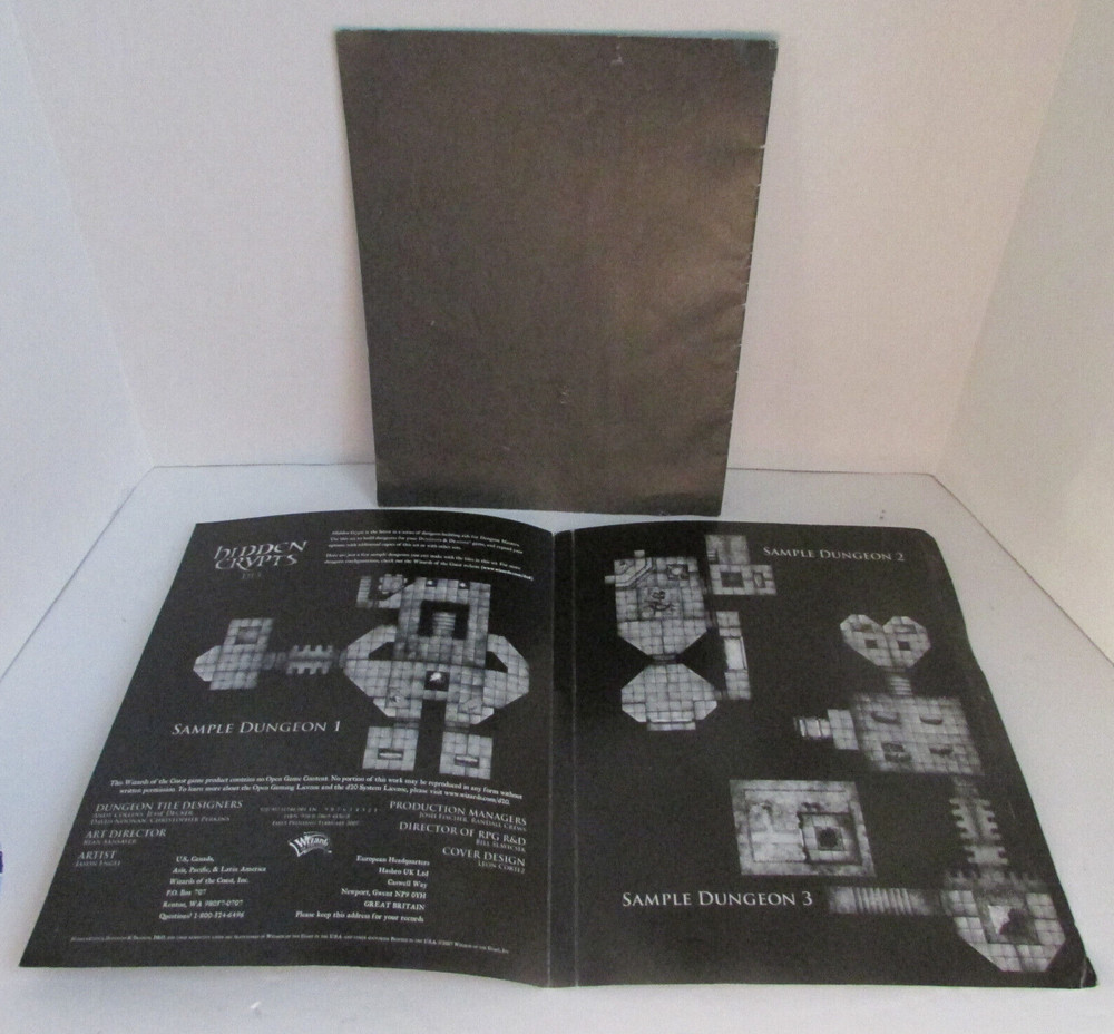 2004 Dungeons & Dragons - Advanced Rule Book for BASIC GAME & Hidden Crypts Map