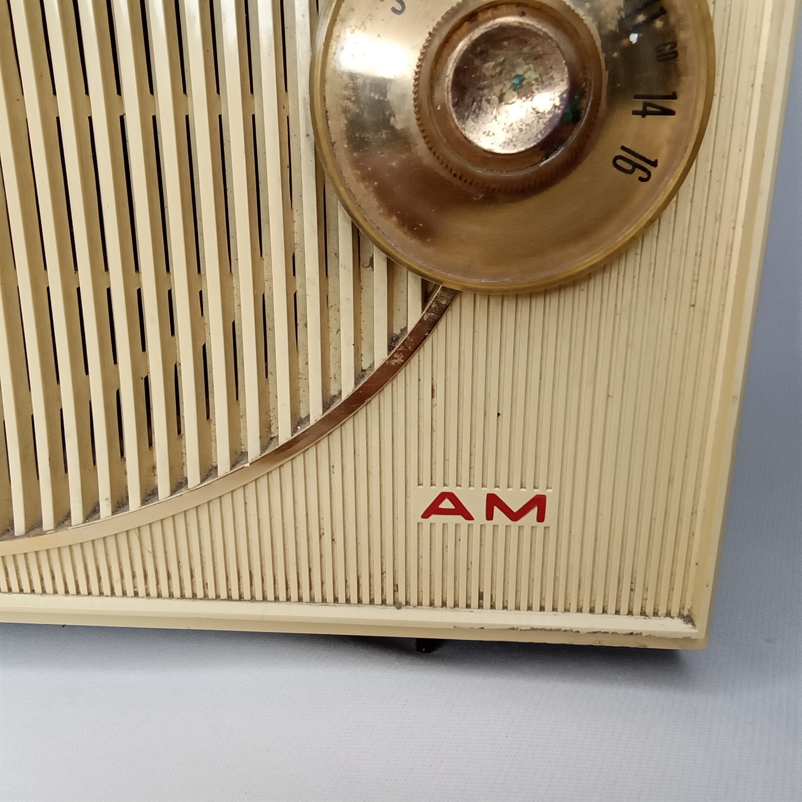 Mid Century Modern AM Radio Admiral Winston Model Y3027A Brown Made In USA 1950s