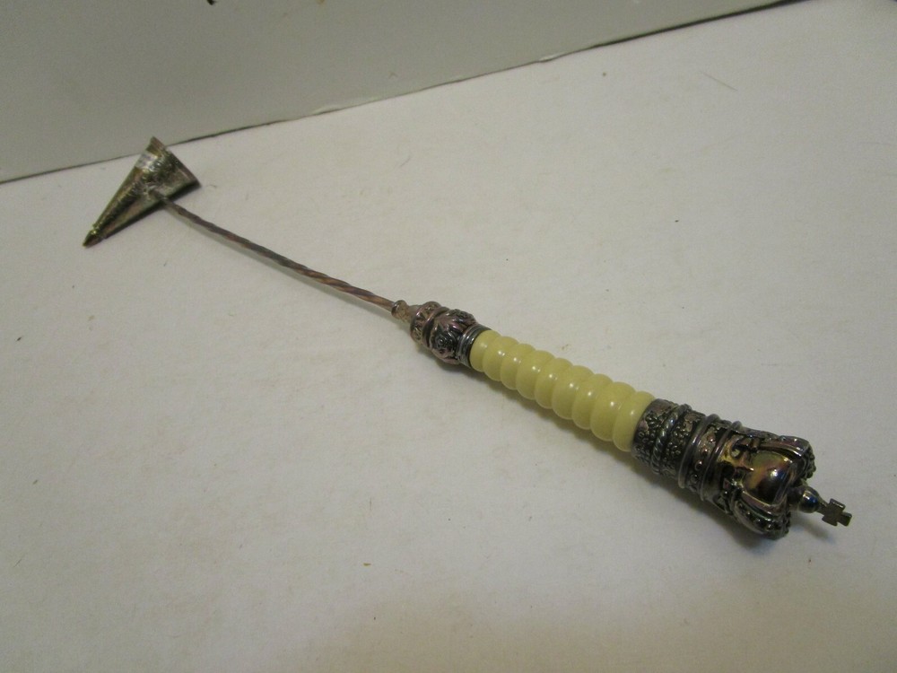 WM. ROGERS & SON SIVER PLATED SNUFFER ***NEW IN BOX***