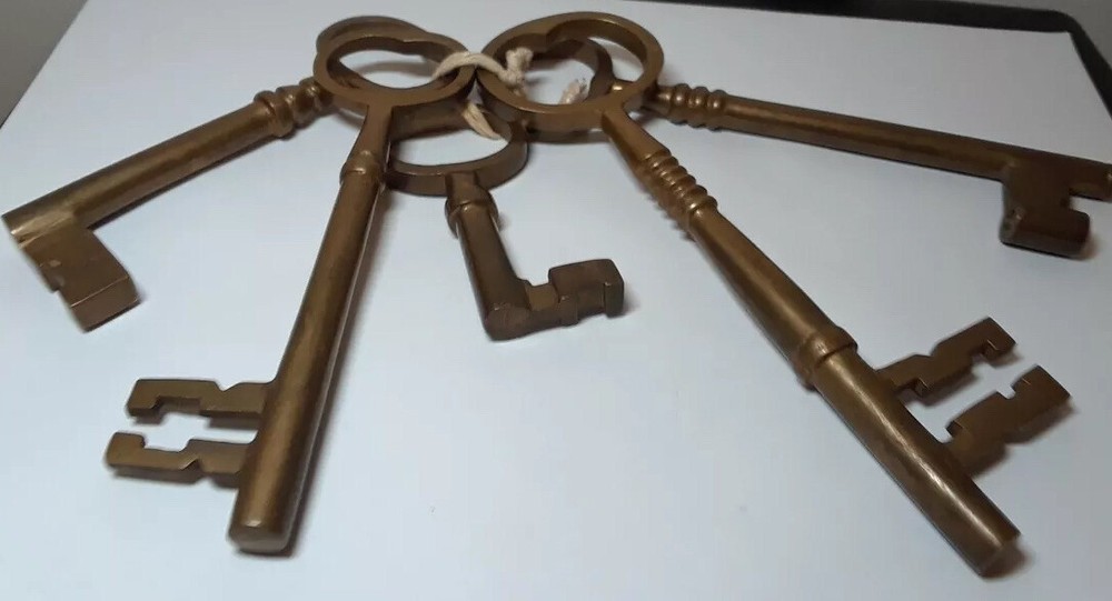 5 Antique Brass Skeleton Keys