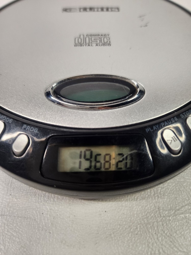 Curtis Personal Portable CD Player Model CD145 (Discman) Silver Tested & Working