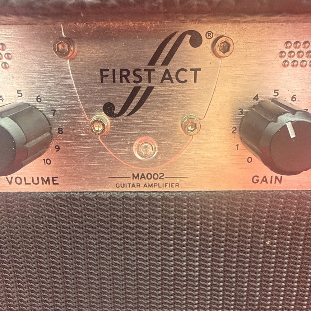 First Act MA002 Guitar Amplifier 9v 08F09ZA