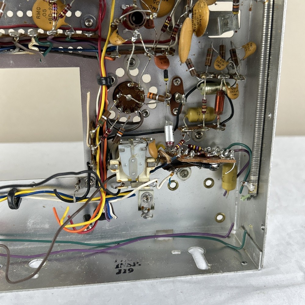 Fisher R-200 Chassis