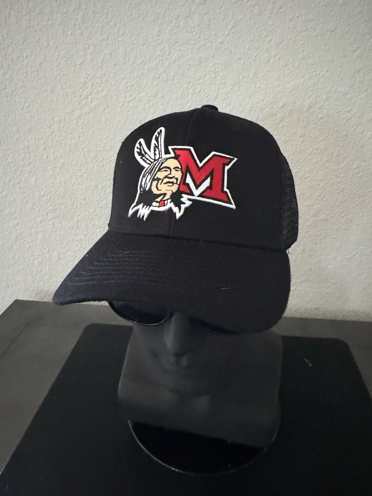 MIAMI OHIO OH INDIANS REDSKINS REDHAWKS BLACK LOW CROWN ADULT TRUCKER HAT NEW