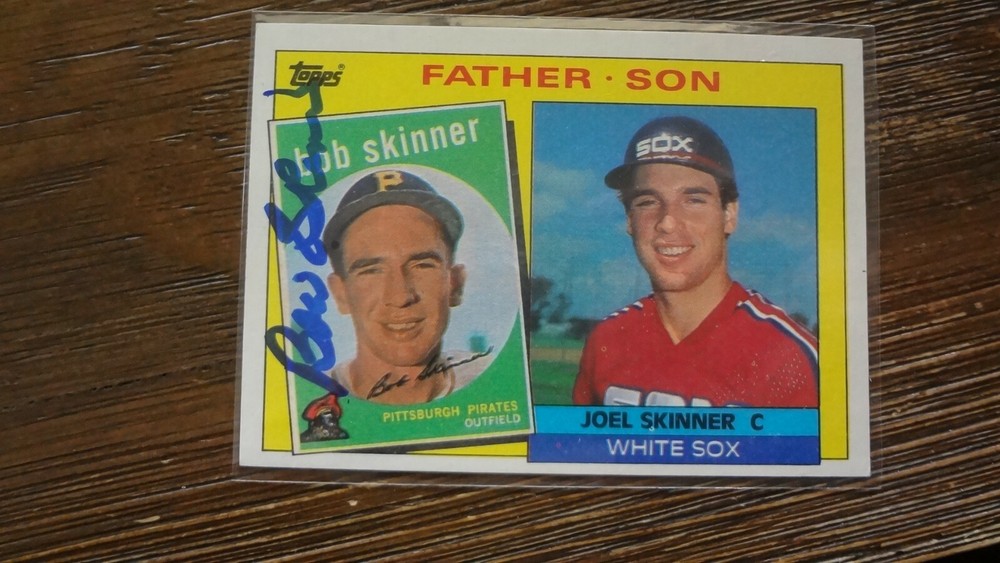 1985 TOPPS BOB SKINNER   AUTOGRAPHED BASEBALL CARD