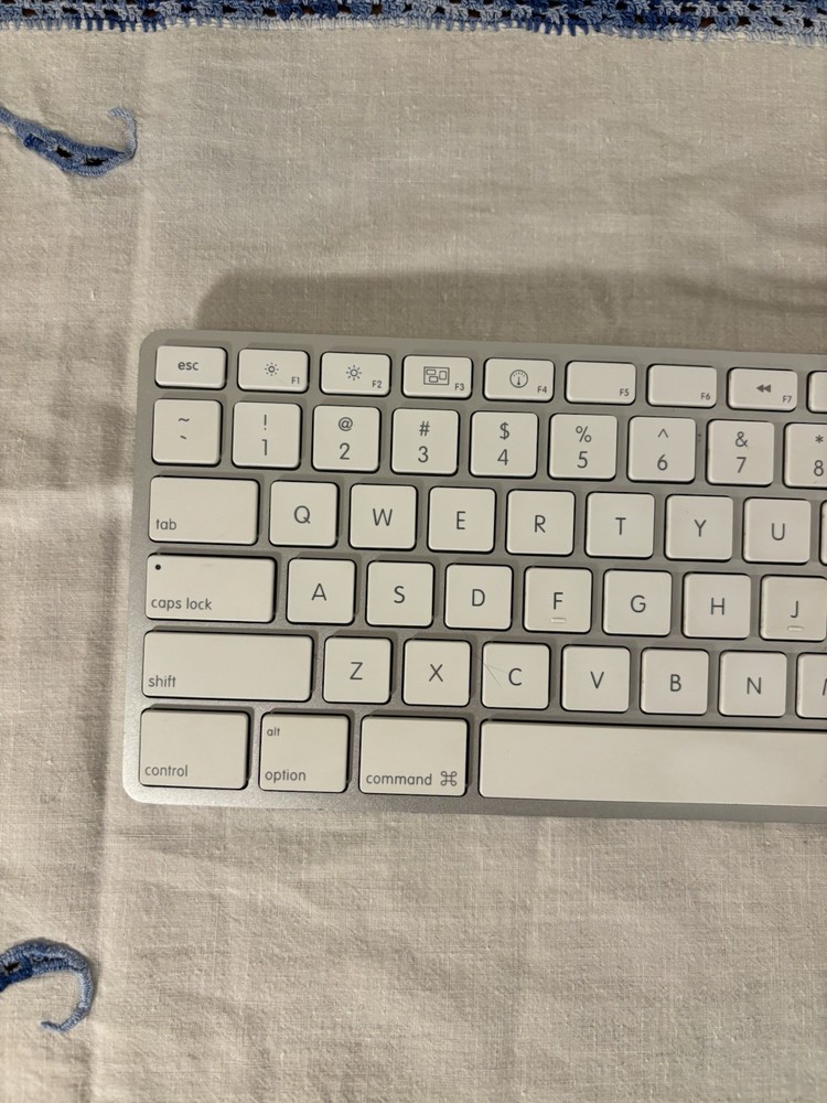 Apple Wired Keyboard With Numeric Keypad Model A1243