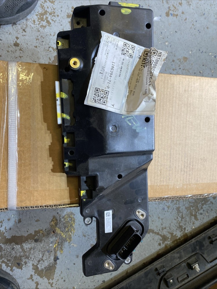 Tesla Model 3XYS HV Battery Pack High Voltage Controller 1106394-13-N 837 B23