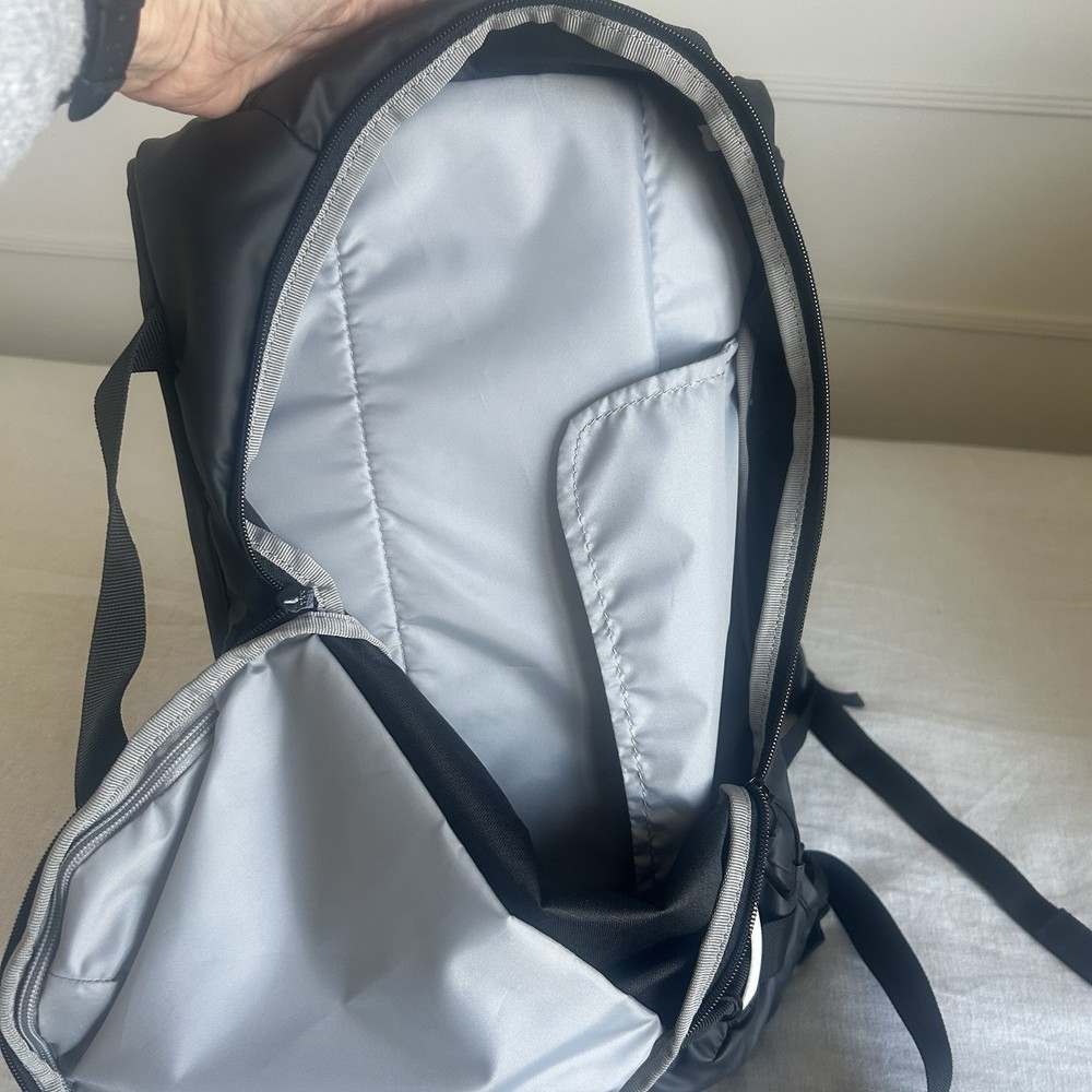 Camelback PowderHound 12L Hydration Pack Backpack Water Snow Shield Preowned