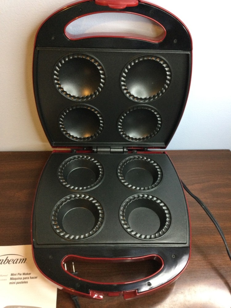 Sunbeam 4 Mini Pie Maker Red Complete, Tested, Works Model: FPSBPMM980