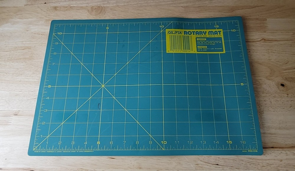 OLFA ROTARY CUTTING MAT & 2 CUTTERS